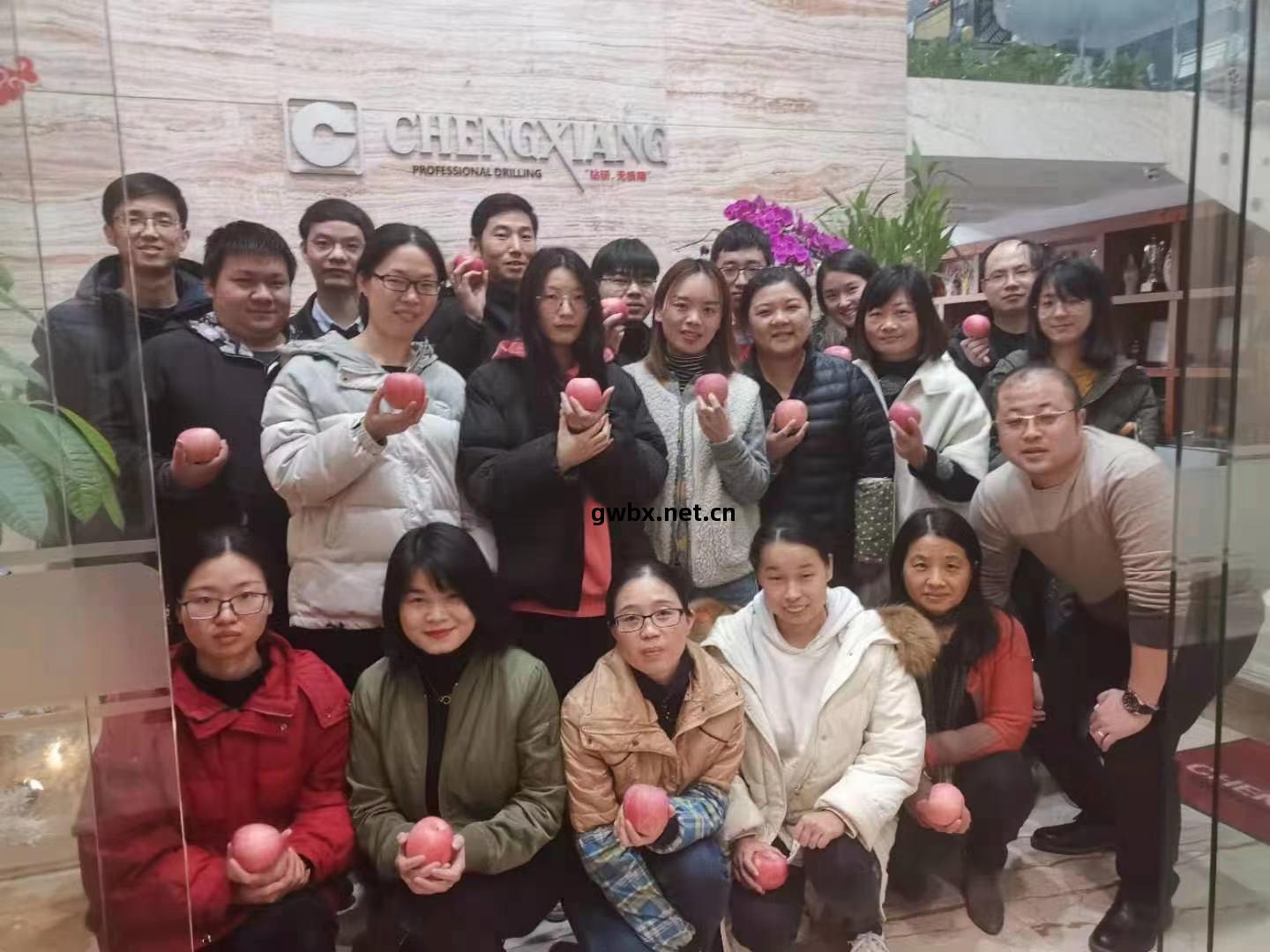 風勁(jin)帆(fan)滿圖(tu)新(xin)誌(zhi)，砥礪奮(fen)進正(zheng)此(ci)時(shi)